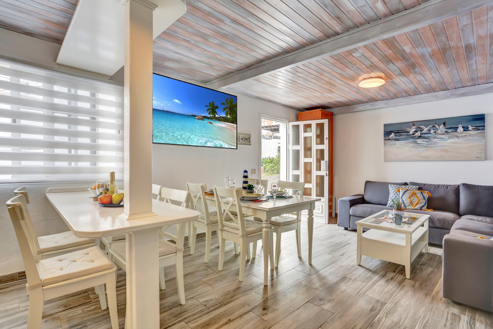 View of the Vistamar apartment and the coast at Las Playitas